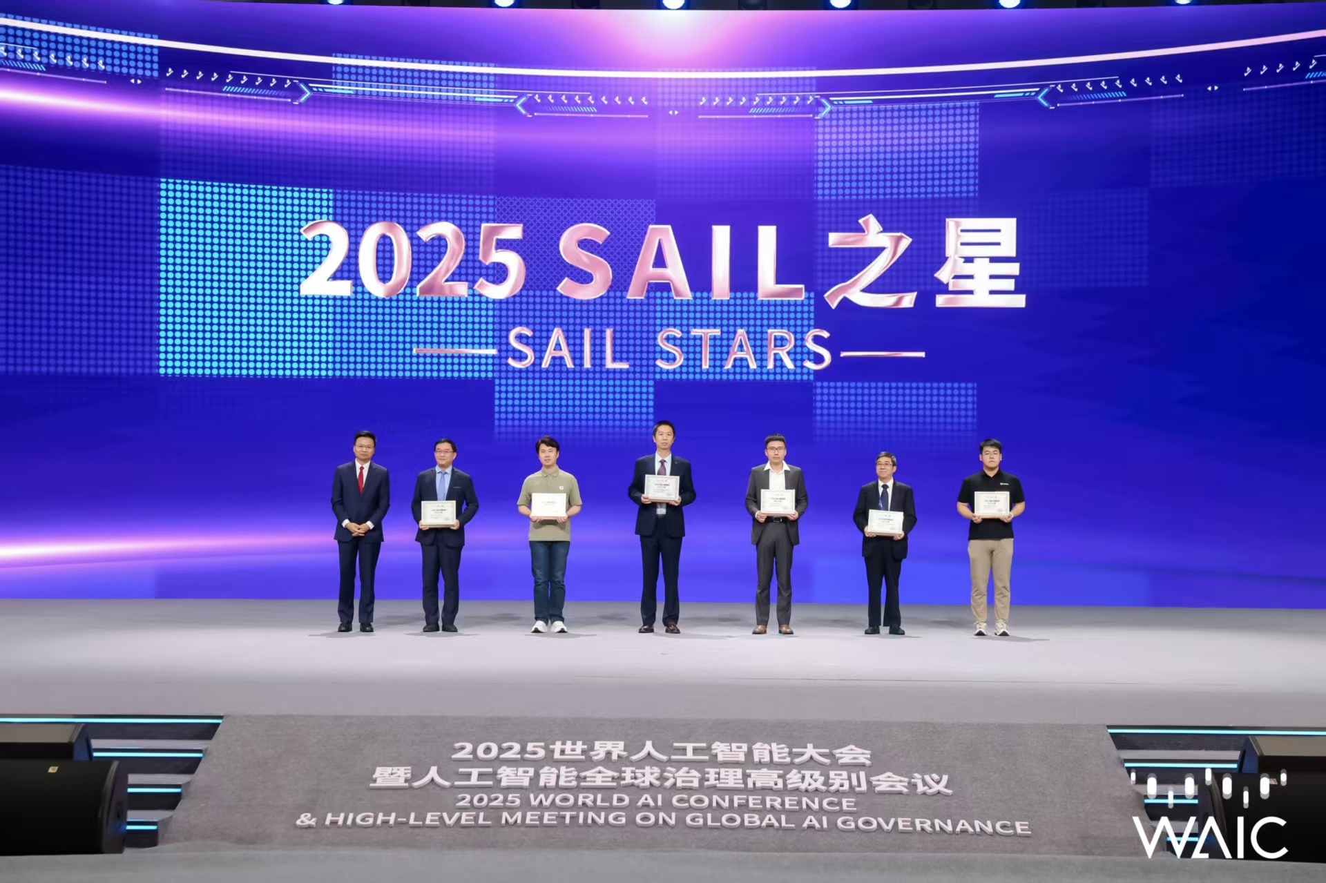 壹号娱乐成WAIC唯一获SAIL之星奖的机器...